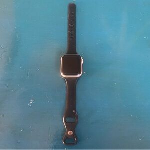 Apple series 4-40mm screen with black band